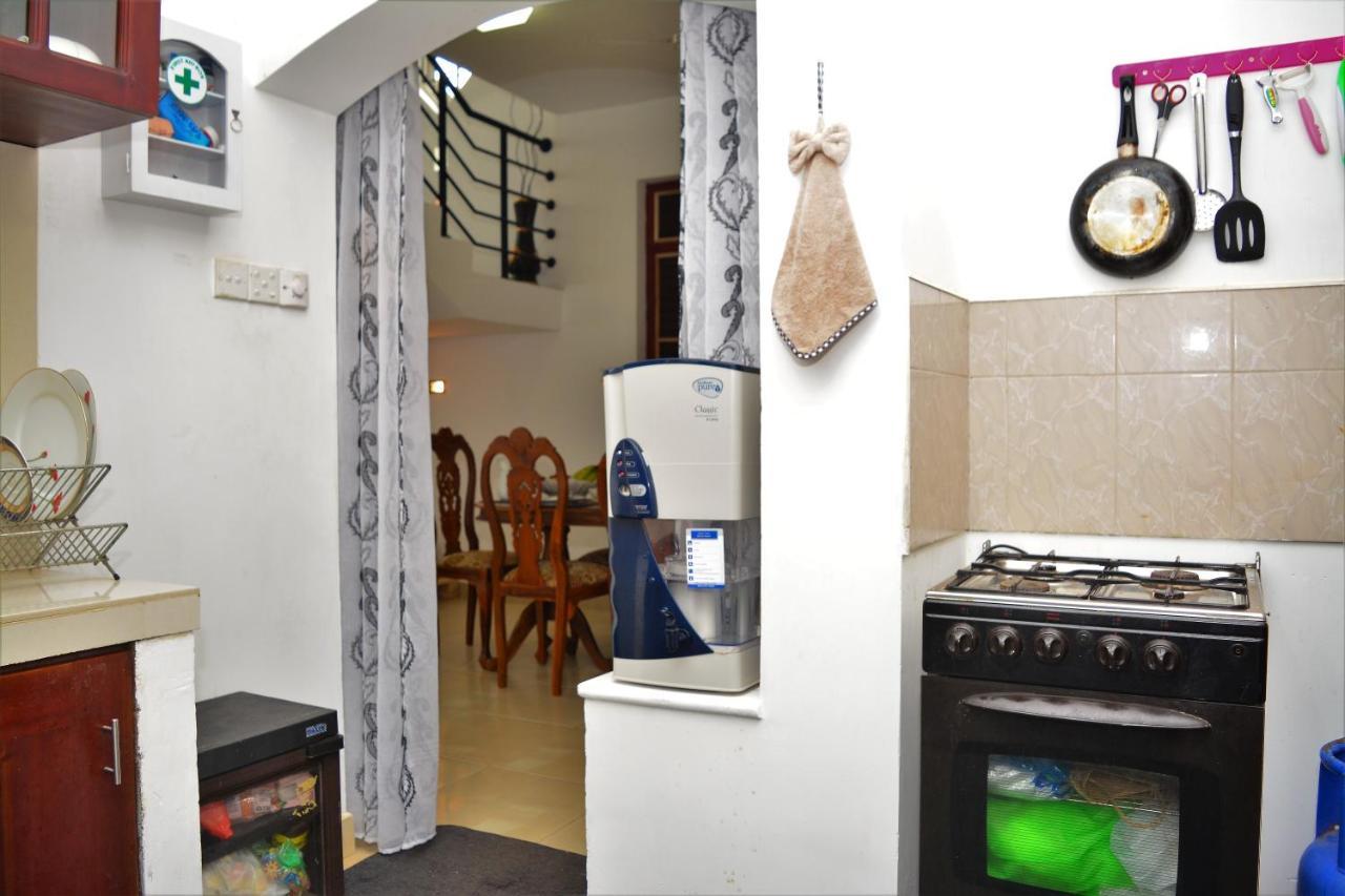 Yoyo Airport Hostel เนกอมโบ ภายนอก รูปภาพ