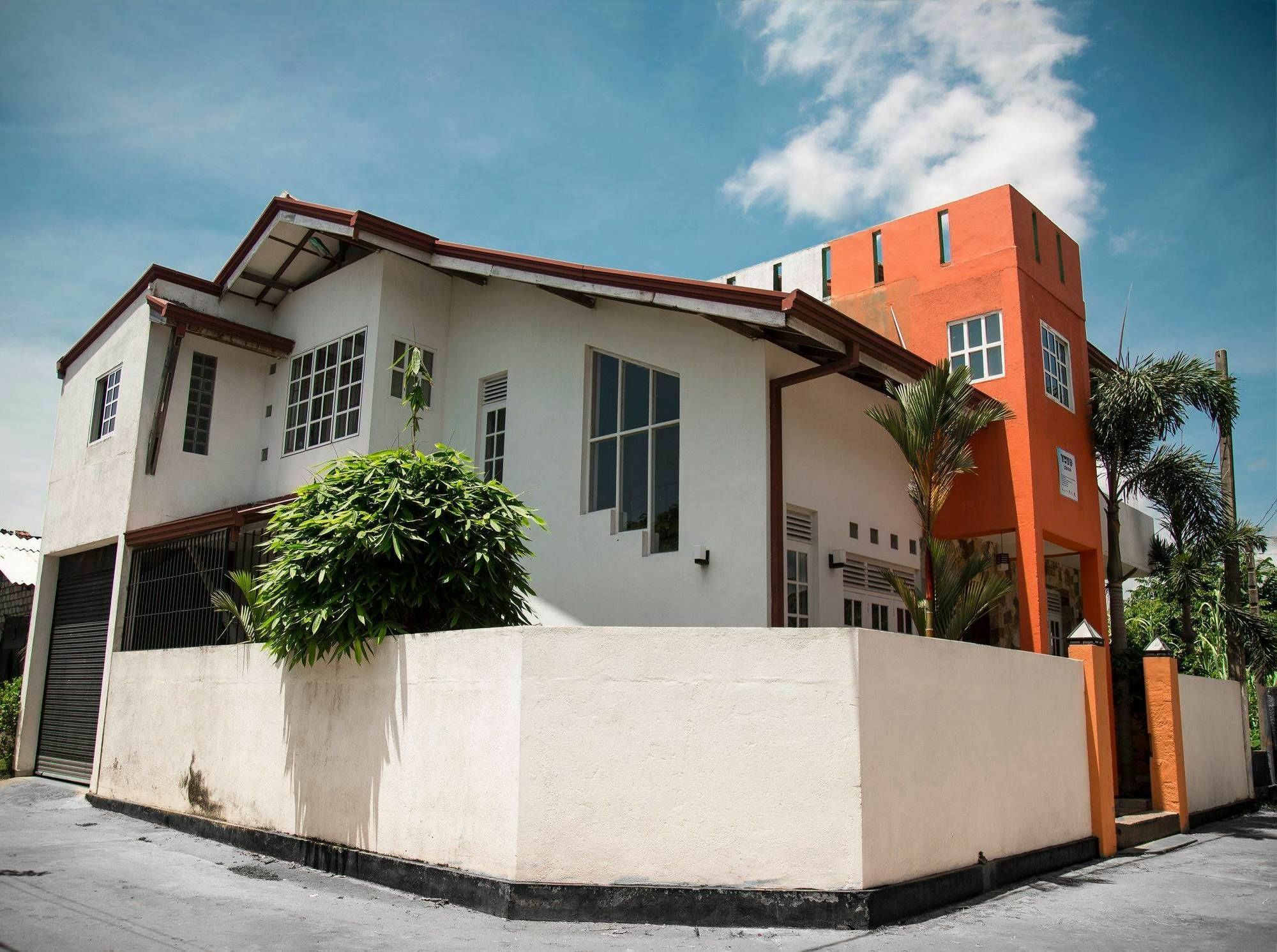 Yoyo Airport Hostel เนกอมโบ ภายนอก รูปภาพ